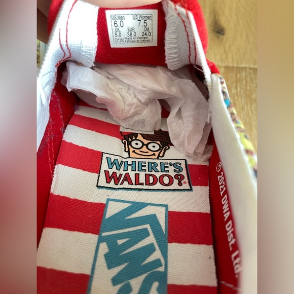 Vans X Wheres Waldo Classic Slip On Sneakers Shoes Womens Size 7.5 - Picture 6 of 9